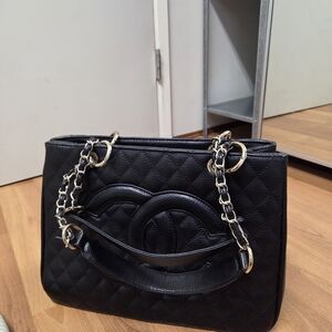 Black Quilted Chain-Handle Women's Shoulder Bag